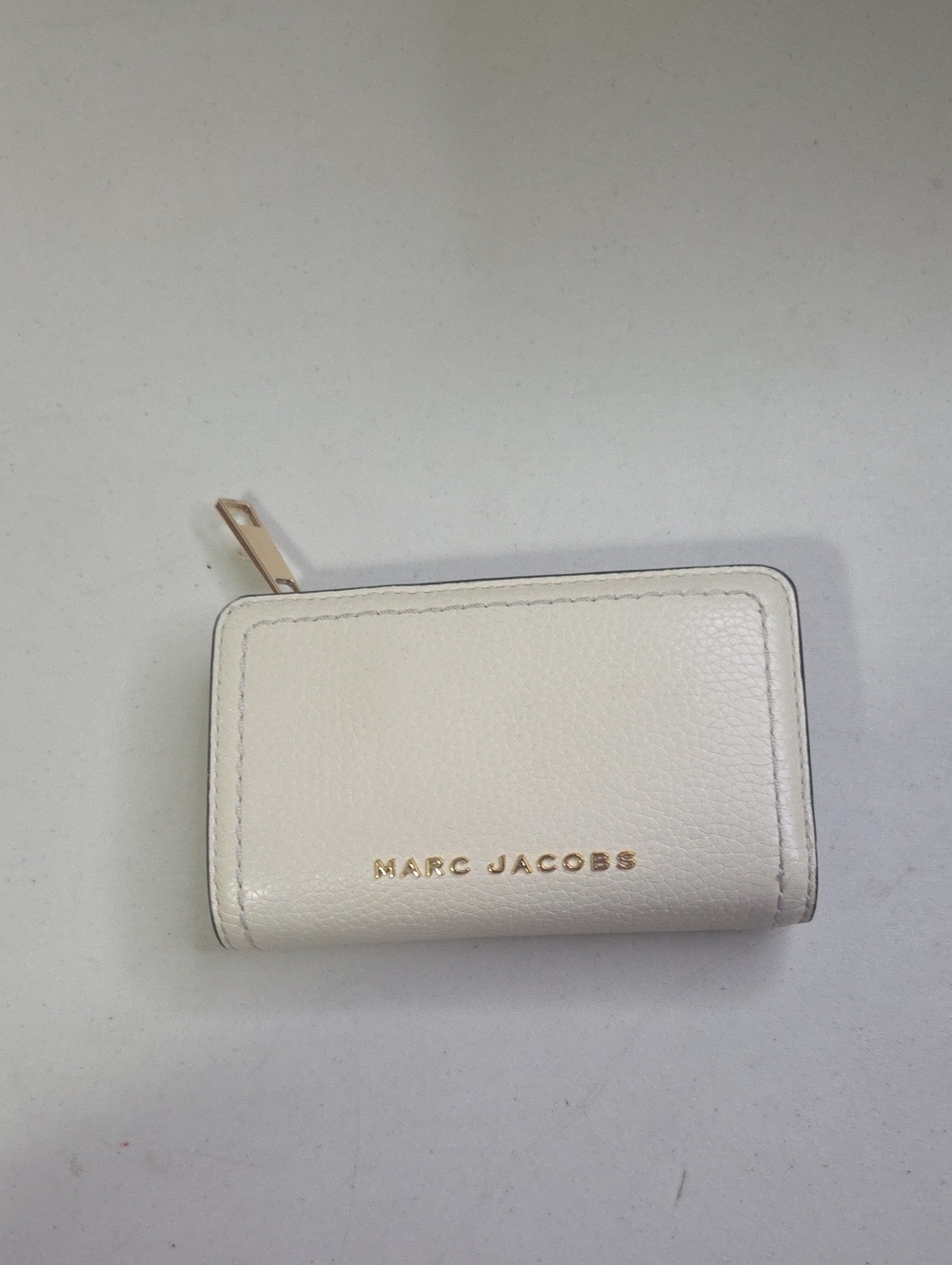 Marc Jacobs Cream Pebbled Leather Zip Card Case with Gold Logo